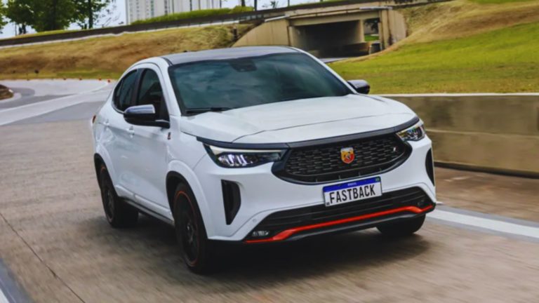 Já Ouviu Falar do FASTBACK ABARTH? Tudo o Que Você Precisa Saber!