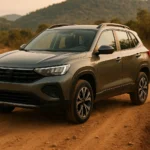 SUV para estrada de terra em uma rota rural de cascalho